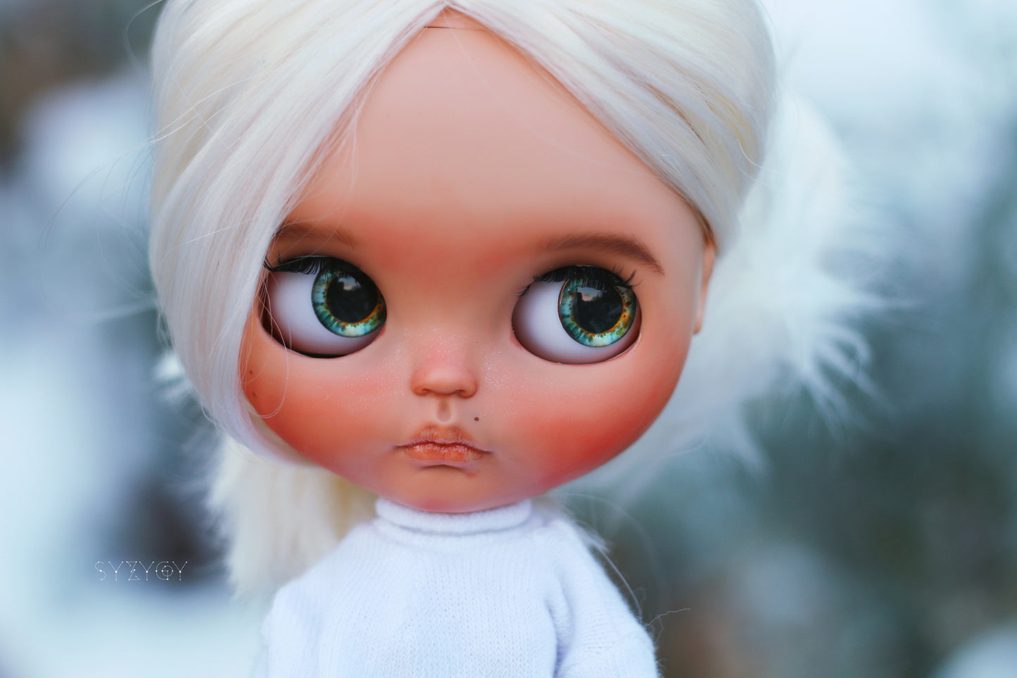 Blythe Winter Outfit Set – White Turtleneck Top & Black Leather Skirt (1:6 Doll Clothes)