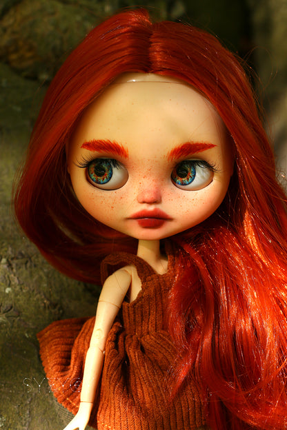 Rowan – Custom Blythe Doll – OOAK – 28 cm (3 Outfits)
