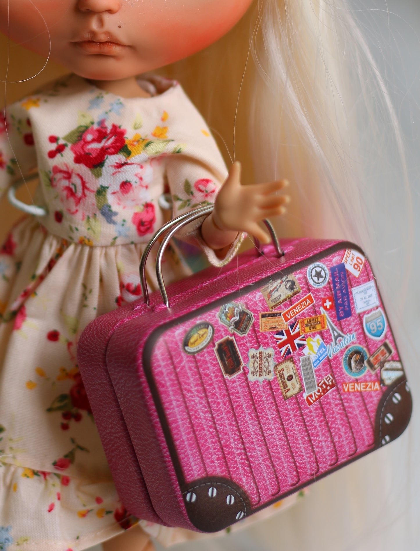 Blythe Mini Metal Travel Bag – Pink Doll Suitcase (1:6 Scale)
