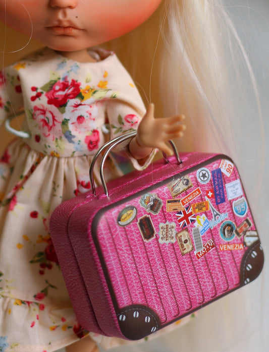 Blythe Mini Metal Travel Bag – Pink Doll Suitcase (1:6 Scale)