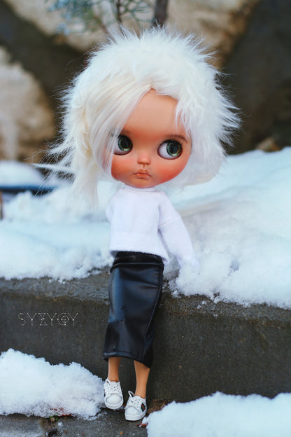 Blythe Winter Outfit Set – White Turtleneck Top & Black Leather Skirt (1:6 Doll Clothes)