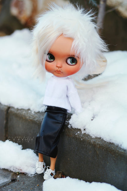 Blythe Winter Outfit Set – White Turtleneck Top & Black Leather Skirt (1:6 Doll Clothes)