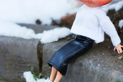 Blythe Winter Outfit Set – White Turtleneck Top & Black Leather Skirt (1:6 Doll Clothes)